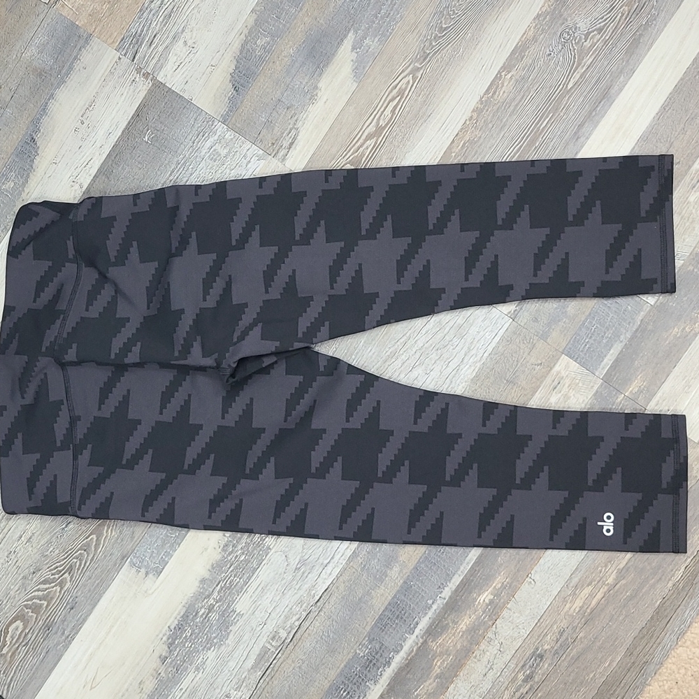 Alo Yoga High-Waisted "Goddess" Cropped Leggings | Black & Charcoal | Medium - Picture 5 of 9